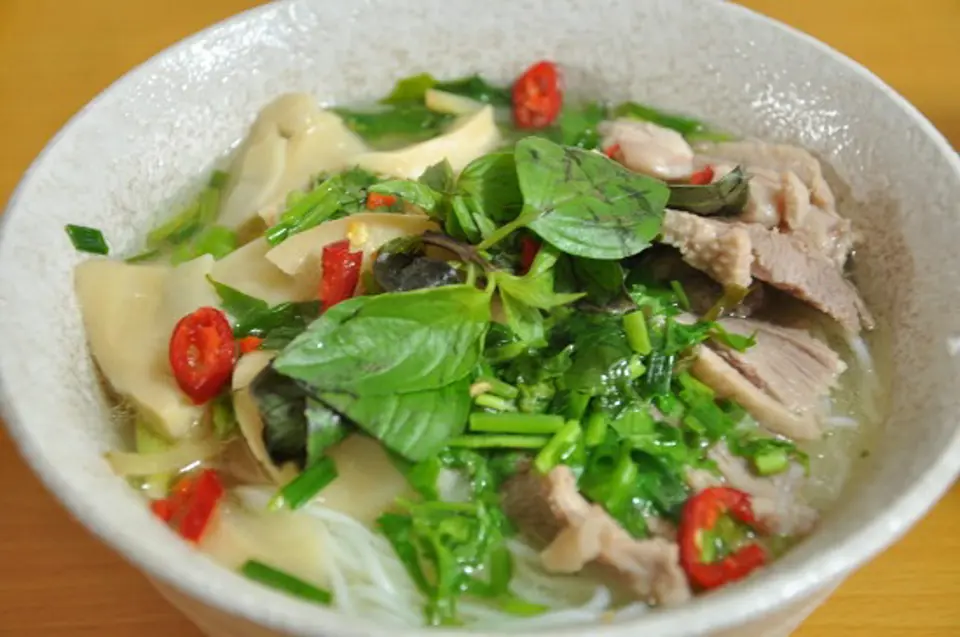 Cách nấu bún măng ngan bổ dưỡng cho bữa sáng