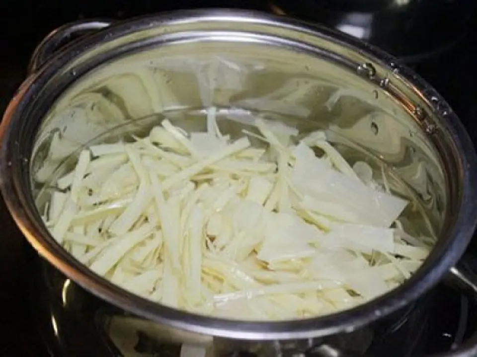Cách nấu miến gà măng tươi dễ ăn