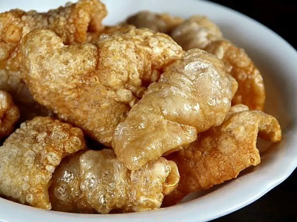 Cách làm bì heo chiên giòn xóc muối ớt cho cả nhà ăn chơi