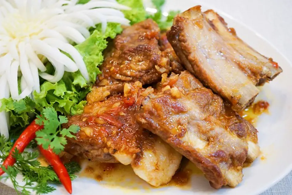 Cách làm sườn tẩm sa tế xóc tỏi càng ăn càng mê