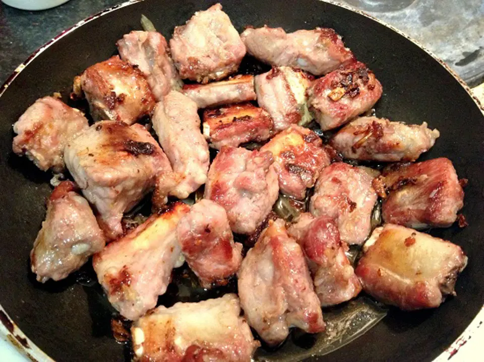 Cách làm sườn tẩm sa tế xóc tỏi càng ăn càng mê
