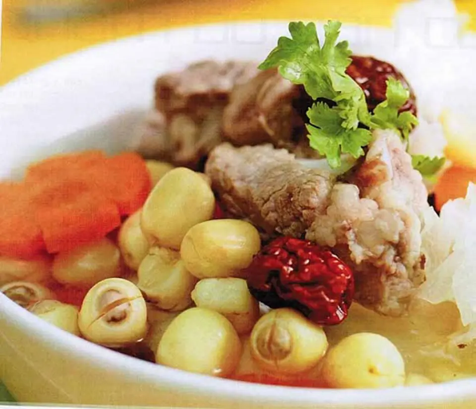 Cách làm gà tre tần hạt sen thuốc Bắc bổ dưỡng