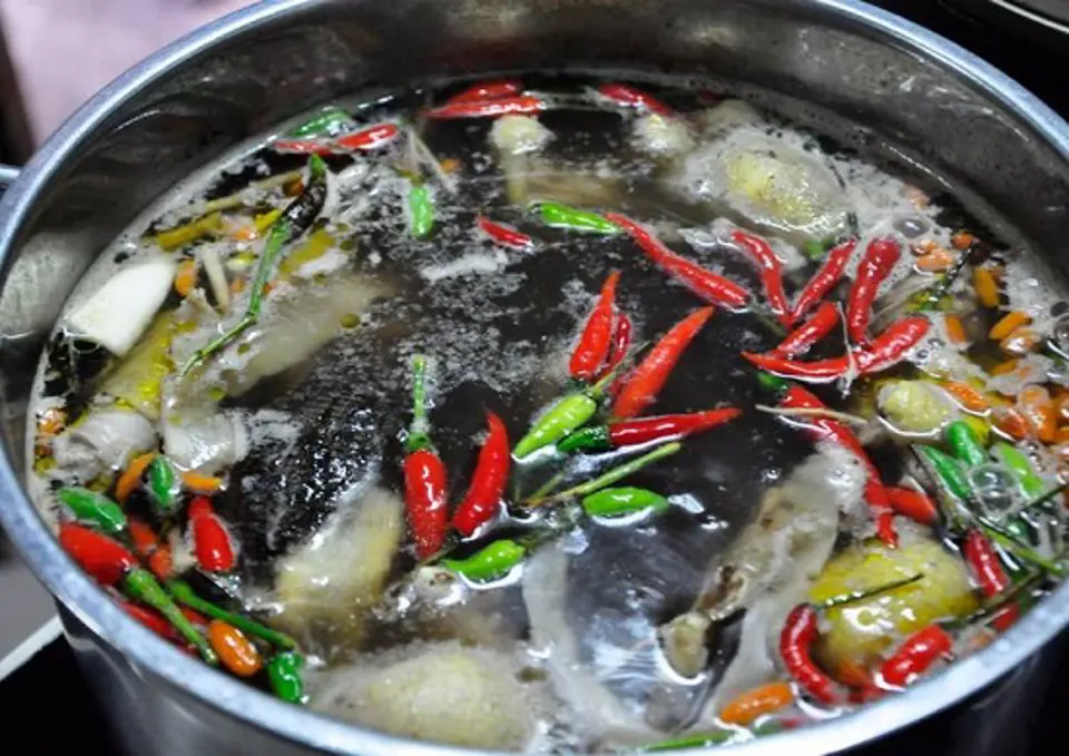 Cách làm lẩu gà ớt hiểm siêu ngon tại nhà