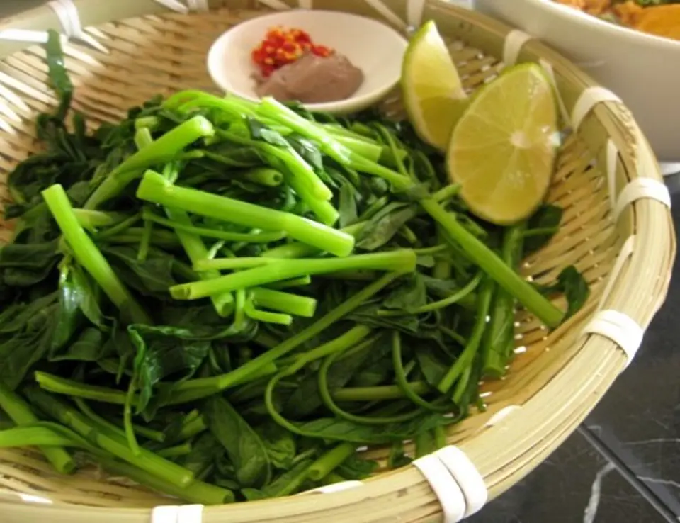 Mẹo làm món rau muống vừa xanh vừa giòn